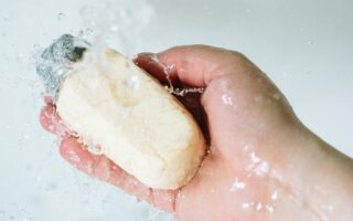 lush cosmetics milky bath bubble bar review