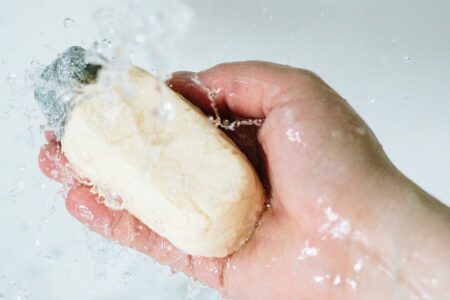 lush cosmetics milky bath bubble bar review