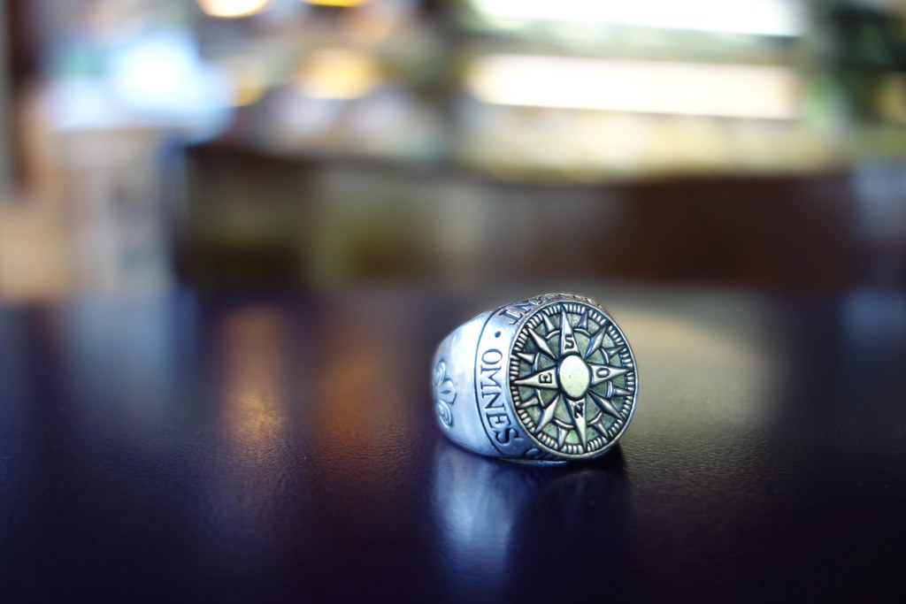 Compass signet ring | The edge of the ring reads 'Omnes Qui … | Flickr